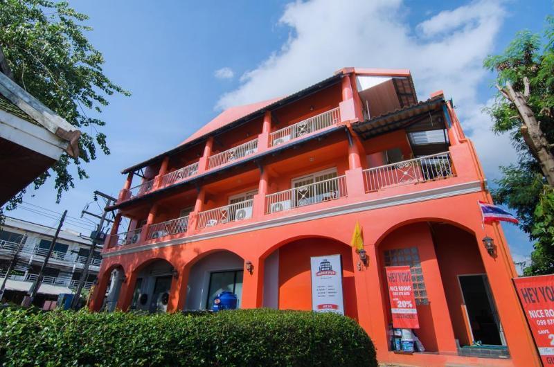 The Orange Pier Guesthouse Ban Bang Chak  Dış mekan fotoğraf